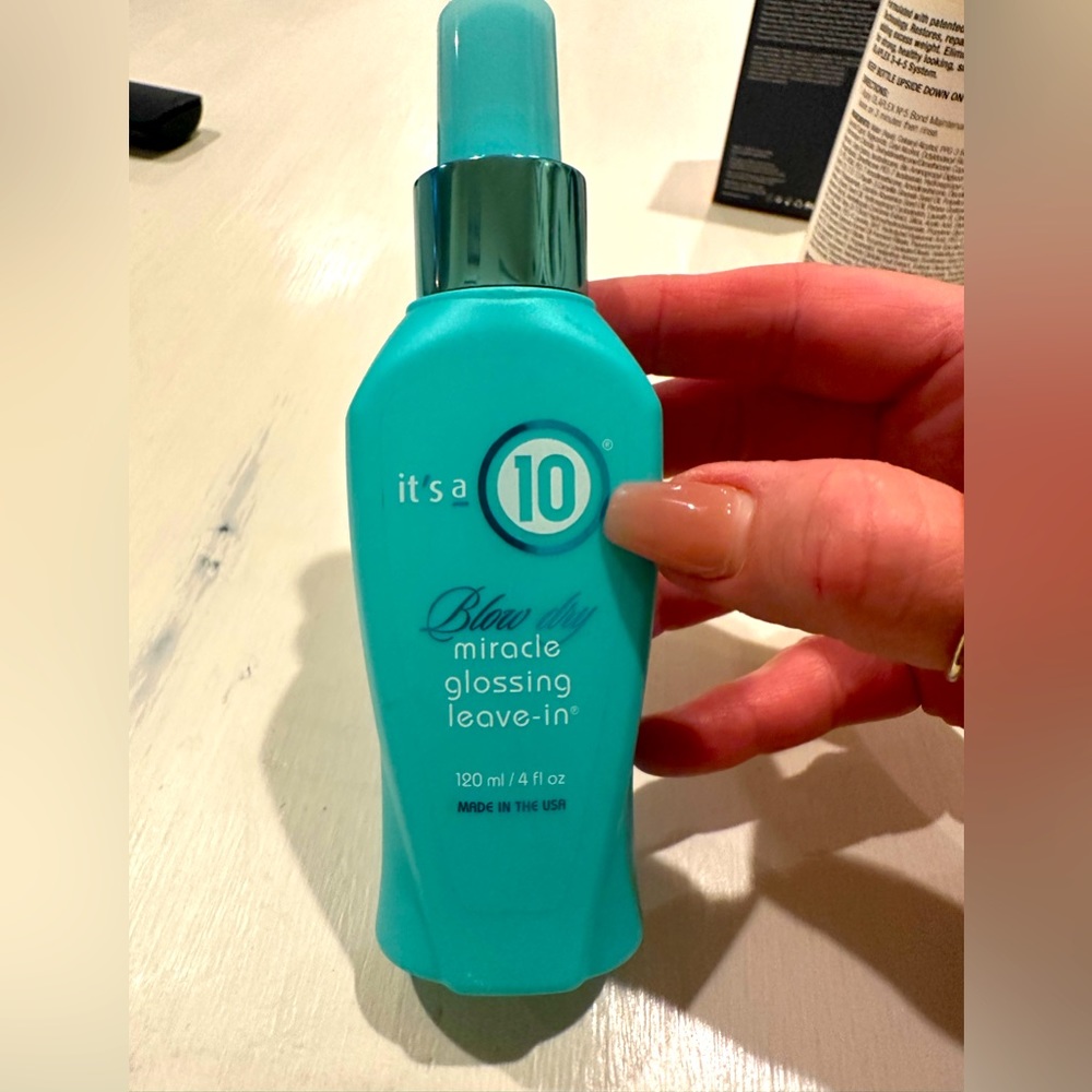 COPY - IT’S A 10 TEN MIRACLE GLOSSING BLOW DRY LEAVE IN * BRAND NEW NEVER OPENE…